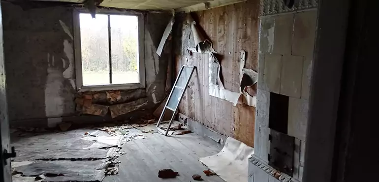 Why Selling a Distressed House Through Traditional Methods Fails in Indianapolis